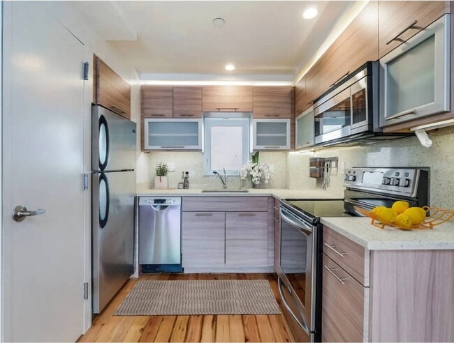 67 Brighton 1st Ln