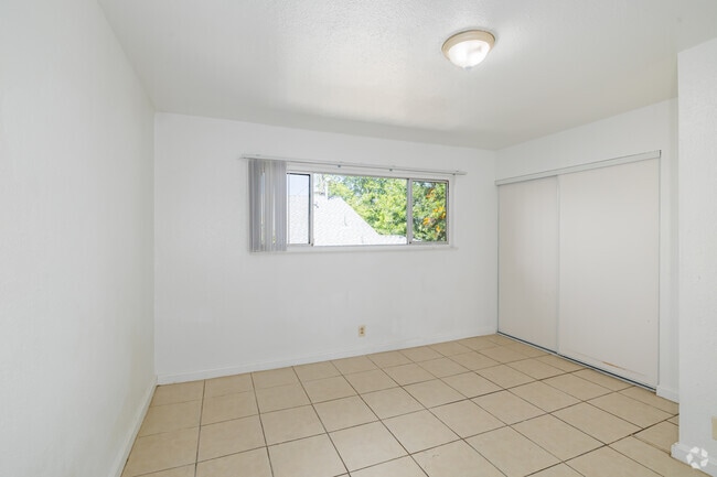 1BR, 1BA - 525SF - Bedroom - Plaza Estates
