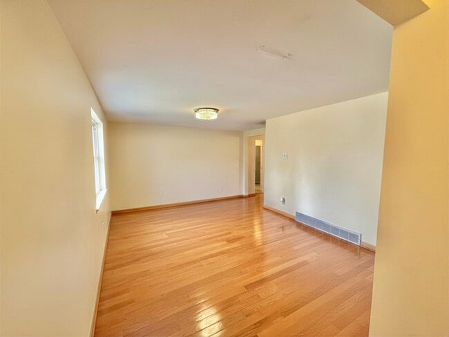Photo - 227 Sunshine Dr