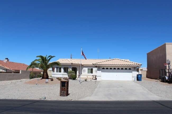Long Term 3 Bed 3 Bath Pool Home!! Furnish... - Long Term 3 Bed 3 Bath Pool Home!! Furnish...