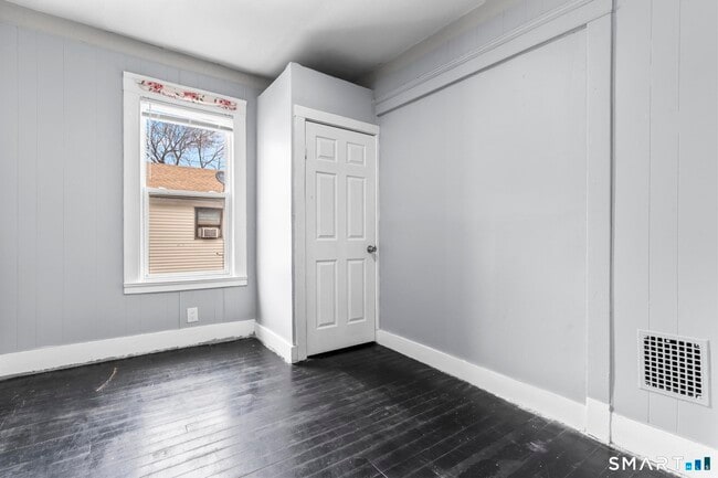 78 Shelton Ave Unit 2nd Flr