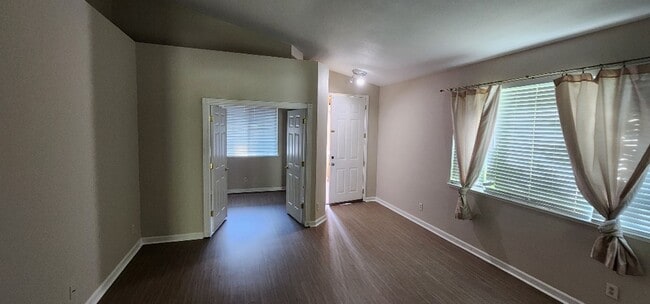 Photo - Beautiful Single-Story 4BR/2BA Home – Quie...