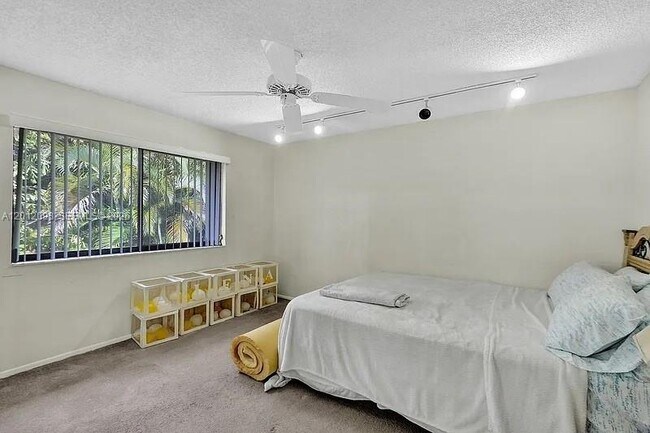 Photo - 587 NW 38th Ave