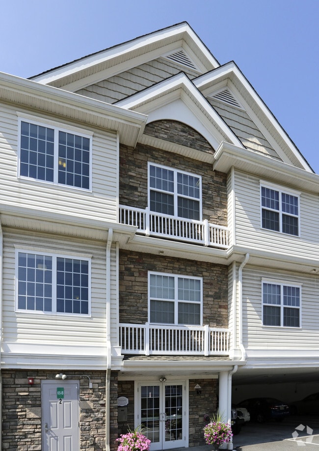 Riverview Court Apartments For Rent in Nutley, NJ