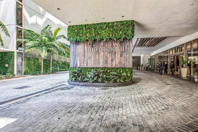 Photo - 1010 Brickell Ave Unidad A3 Rental