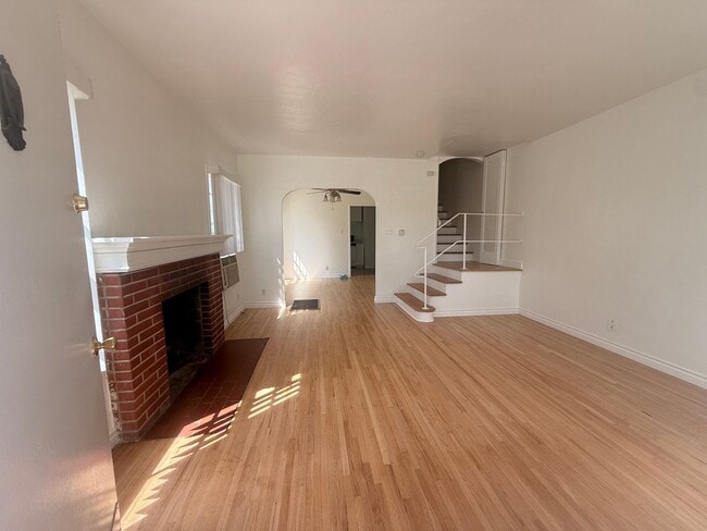 Photo - 2 Bedroom 1.75 Bathroom in Riverside