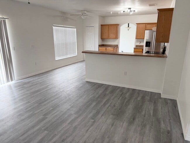 Photo - Large 2-Story 4 Bedroom 2.5 Bathroom House w/ Fenced in Yard - For Rent