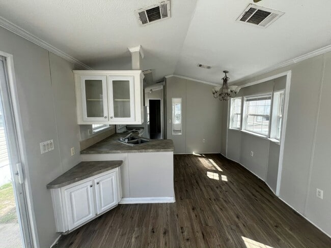 Photo - 3310 Chicago Bears St