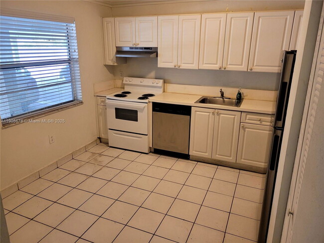 Photo - 5100 SW 41st St Unit 114