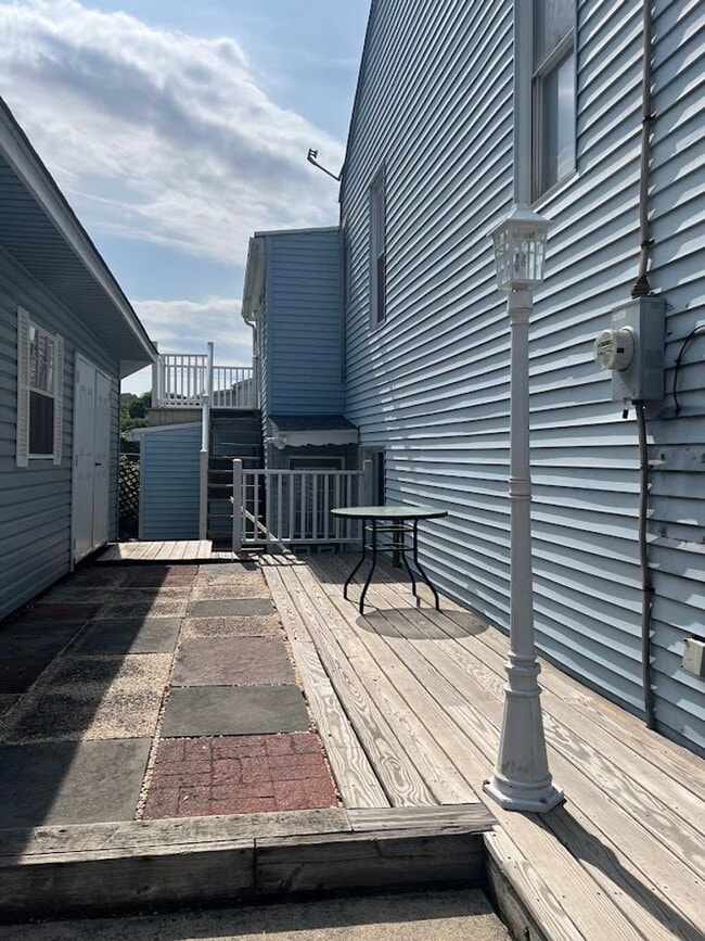 Photo - 103 S William St