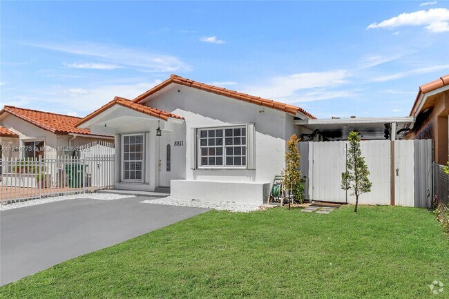 Building Photo - 8811 NW 112th Ter Rental