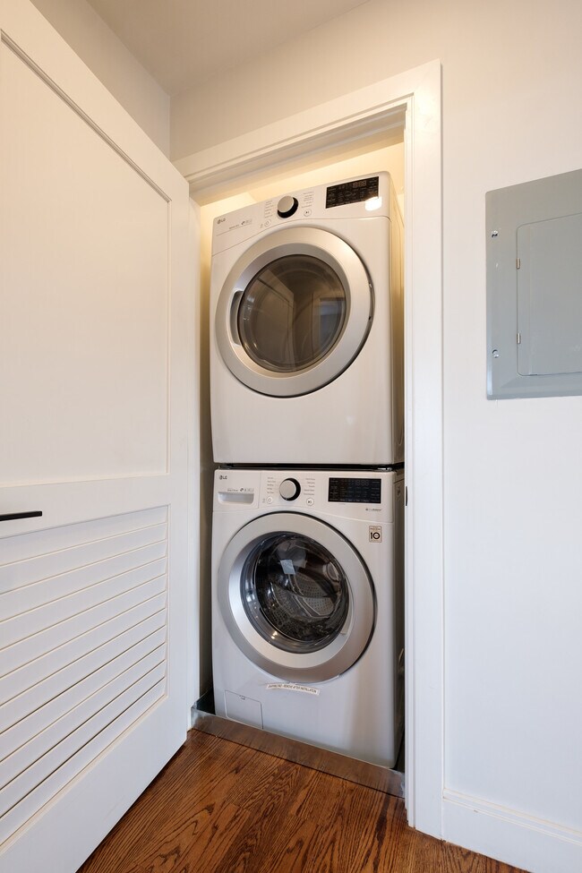 Photo - 1 Everett St Unidad 305