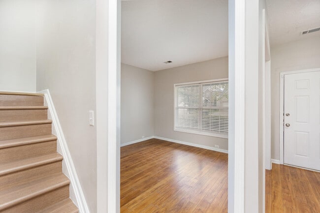 Photo - 533 Millpond Rd