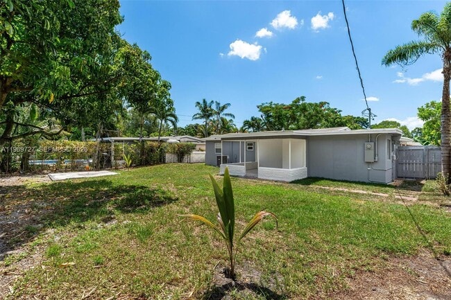 Photo - 5615 Simms St