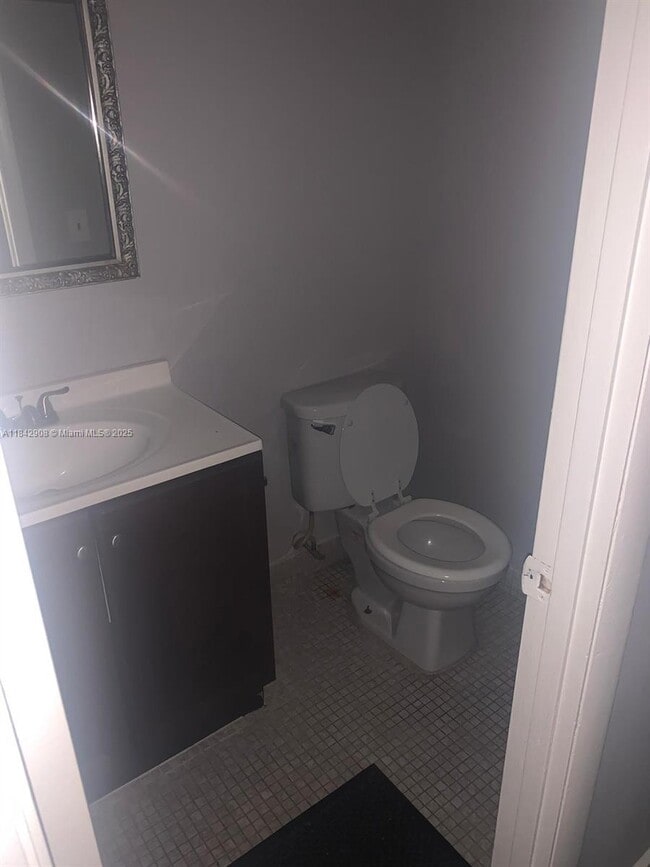 Photo - 2025 NE 164th St Unidad 606