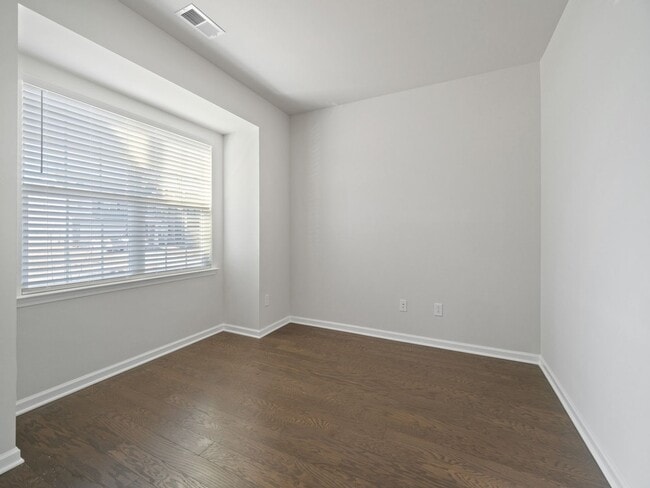 Photo - Beautiful Almost New Home with 5 Bedroom &...