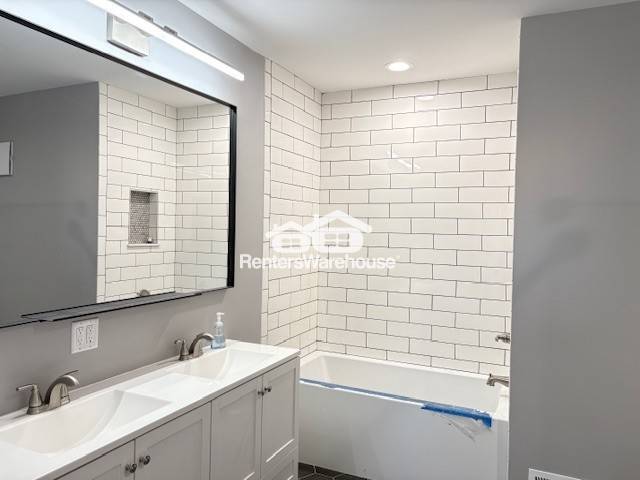 Photo - 1575 University Ave W