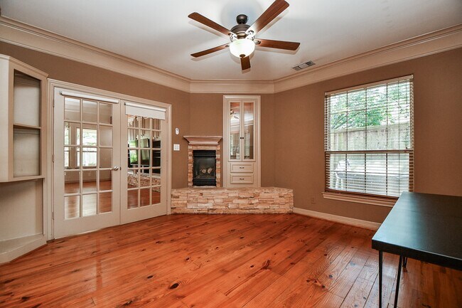 Photo - 1240 Bingle Rd