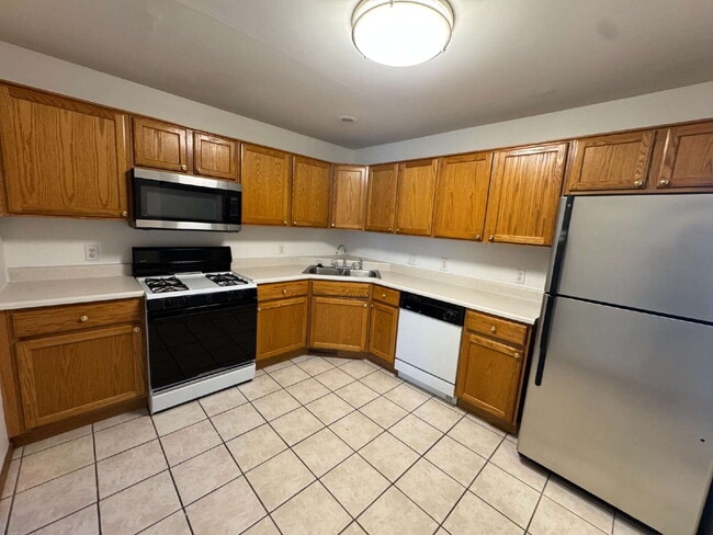 Photo - 2 BD/1.5 B at Windsor Court Townhomes in Ottawa IL! 1405 Windsor Court