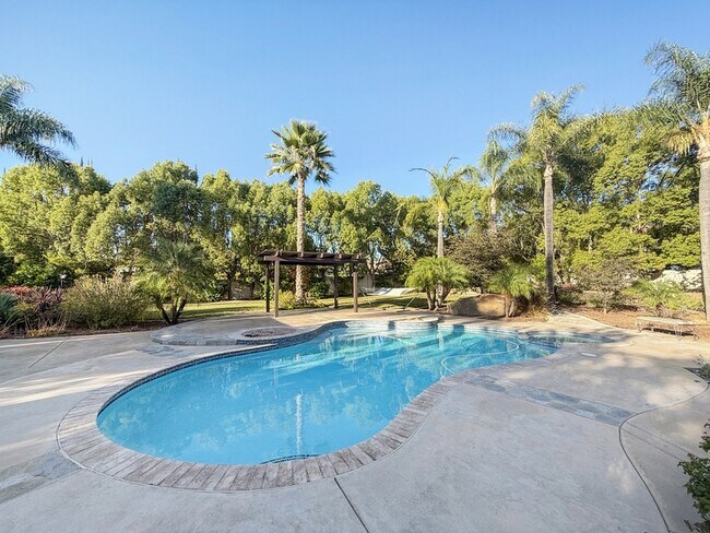 14212 Sandhill Rd