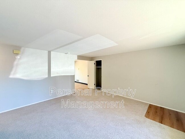 Building Photo - 506 E 34th St Unit A