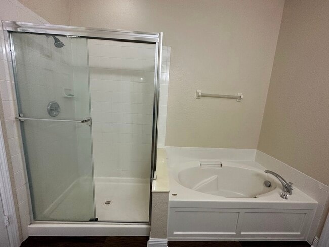 Photo - 2211 Pine Oaks Tr