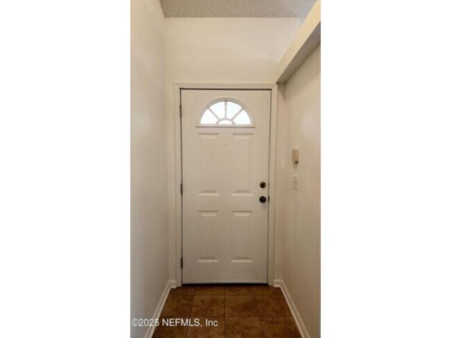 Building Photo - 4/2 in Westchase Manor Rental