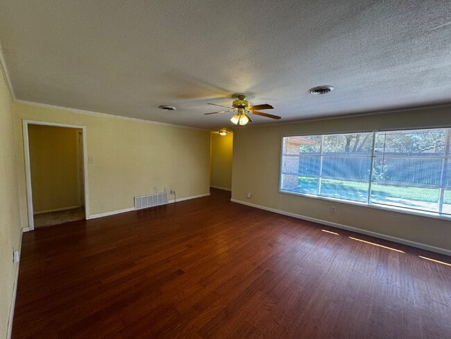 Photo - Stunning home located near Frank Higginbot...