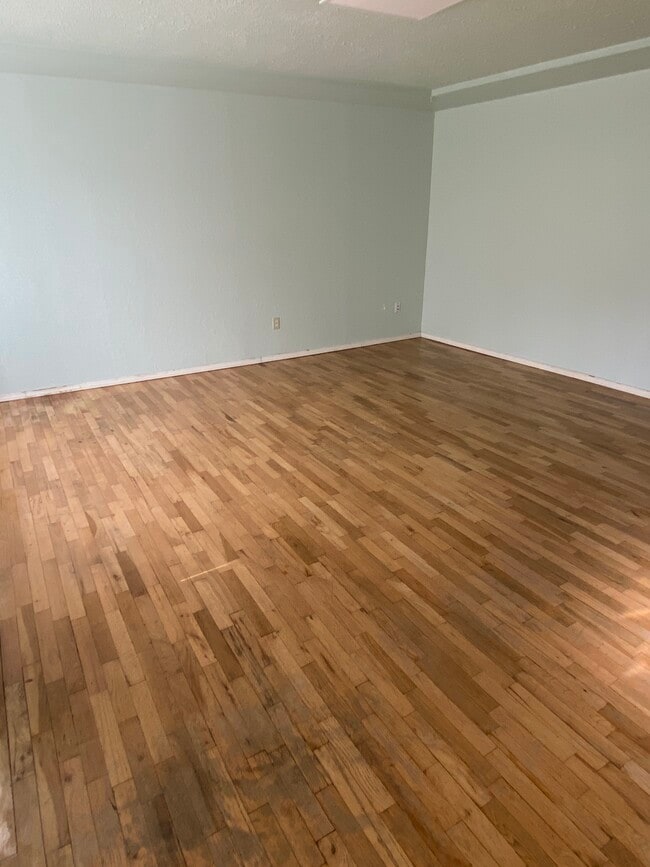 Photo - 4813 S Pine St