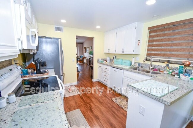 Photo - 17148 Village 17