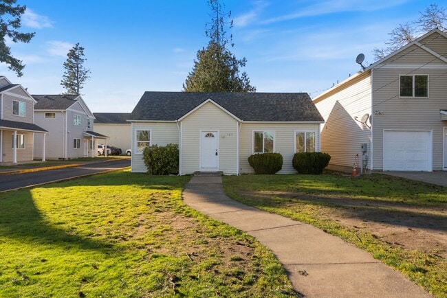 Photo - 4 Bed | 1 Bath with Modern Finishes in SE PDX