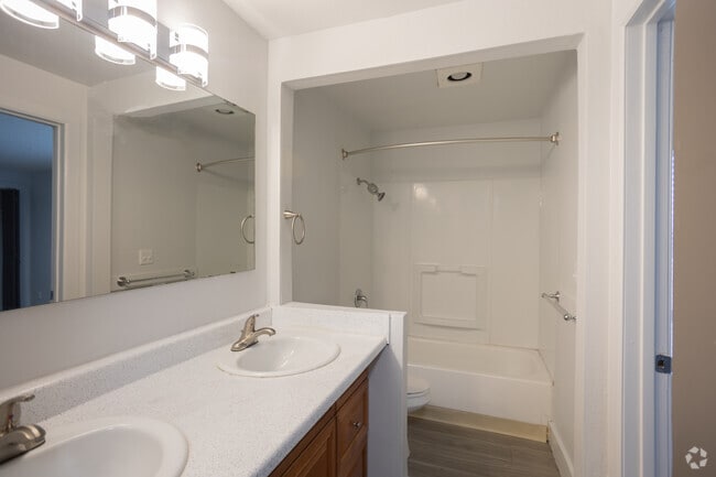 2BR, 1BA - 1084SF - Arden Park Apartments