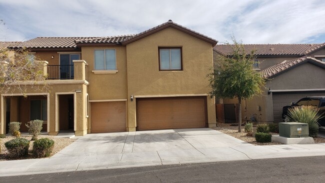 Photo - Spacious floorplan
