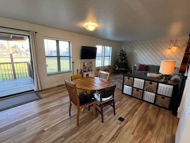 Photo - 206 Cypress Cir