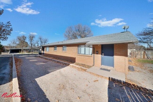 Building Photo - Adorable 2 Bedroom Cedar City Townhome