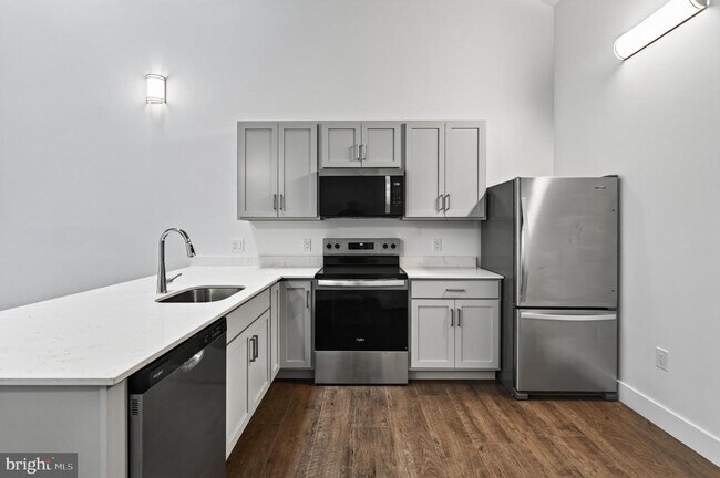 123 S Main St Unit 16