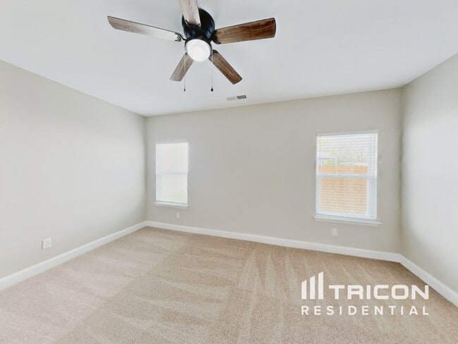 Photo - 1372 Wentworth Dr