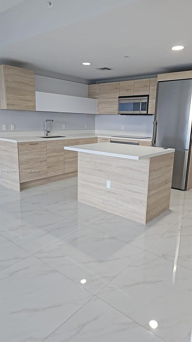 Photo - 16385 Biscayne Blvd Unit 902