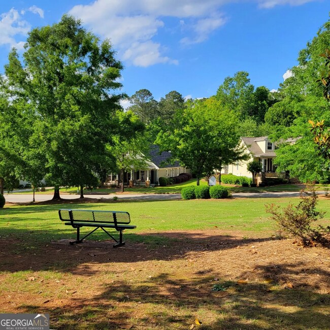 Photo - 1121 Surrey Ln