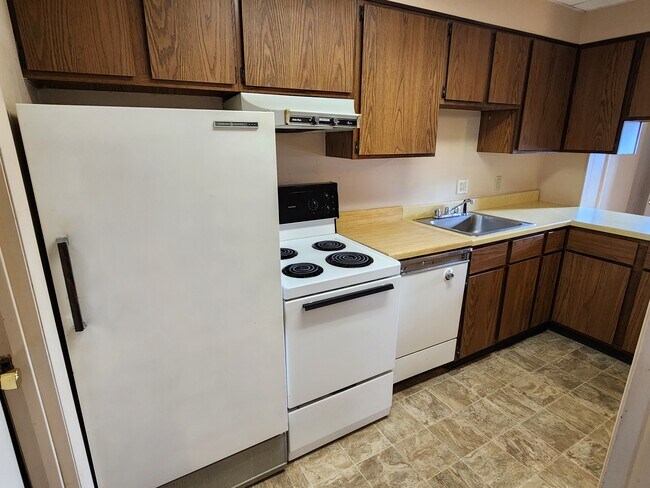 Kitchen - 1405 Randall St Unit 1405