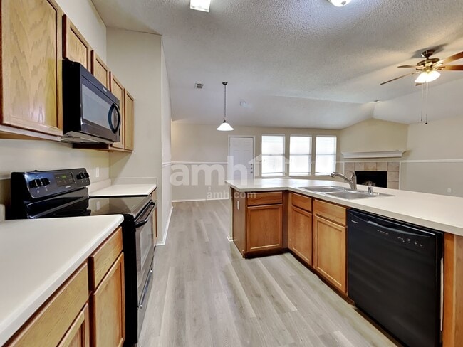 Photo - 517 Pinto Ln