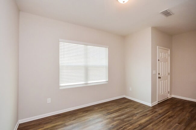 Photo - 3835 Place Dr