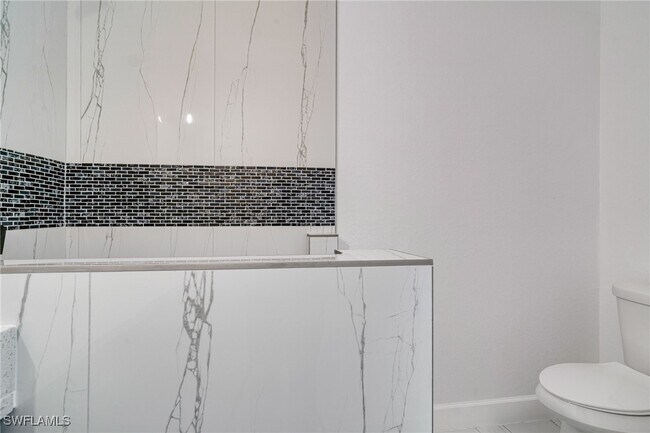 Building Photo - 4725-4727-4727 27th St SW