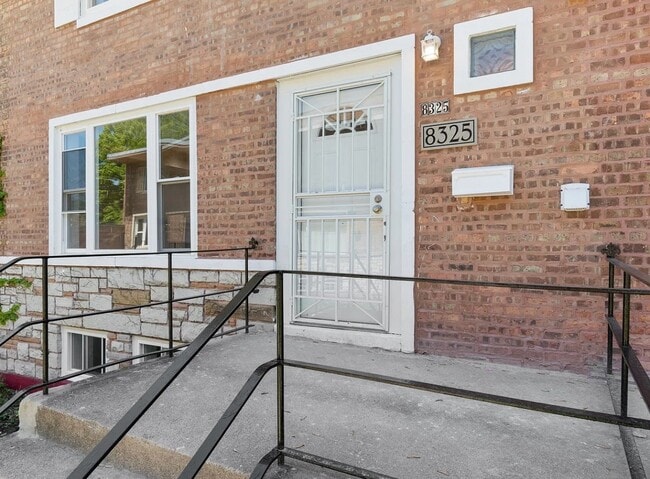 Photo - 8325 S Ingleside Ave Townhome