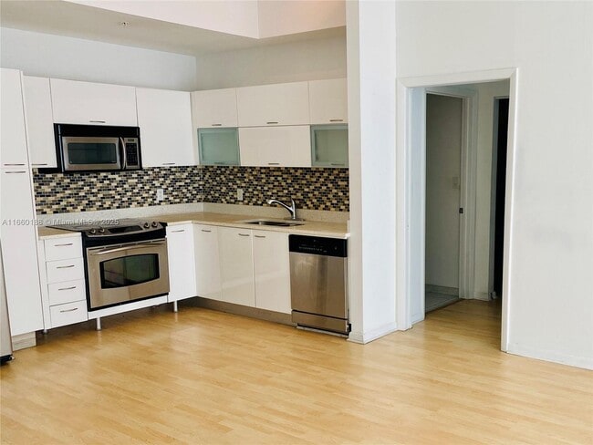 Building Photo - 133 NE 2nd Ave Unit 3006 Rental