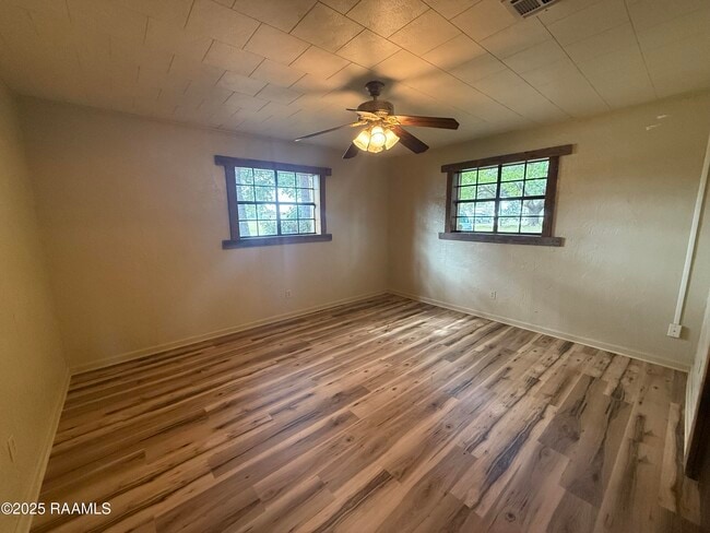 Photo - 417 E Broussard Rd