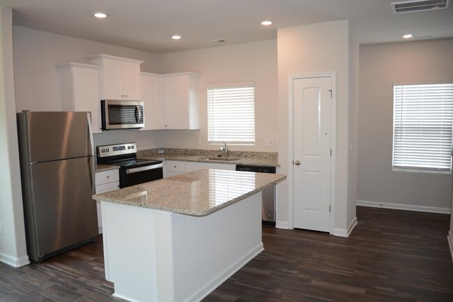 Photo - 258 Yorktown Ln