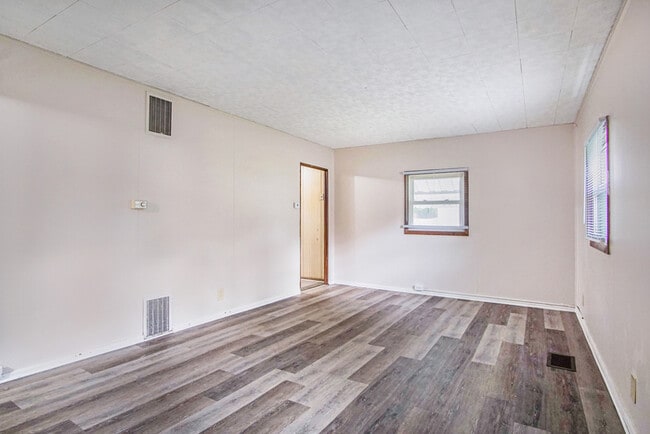 Photo - Three bedroom south side retreat