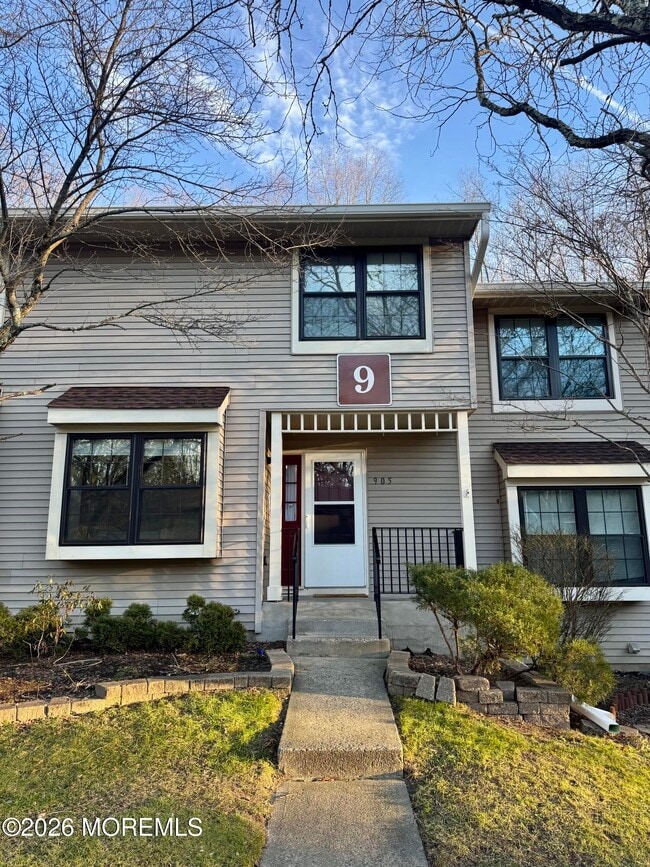 Building Photo - 905 Arlington Dr