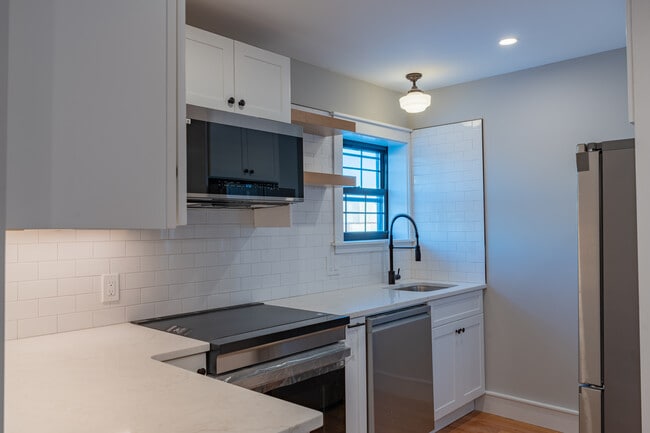 Building Photo - 85 Cannon St Unit 2